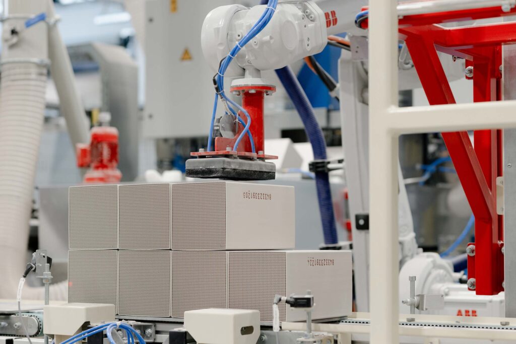 Produktion - Foto by achromaticphotography